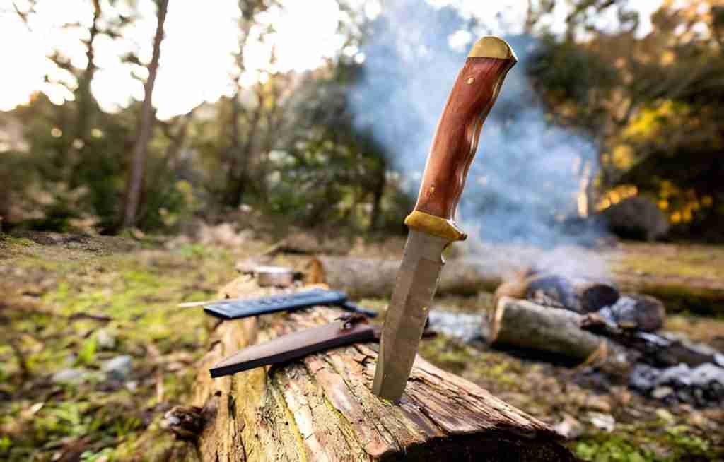 The Ultimate Guide to Choosing the Right Knife for Your Outdoor Adventure
