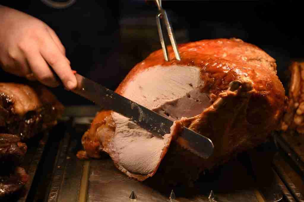 Knife to cut turkey
